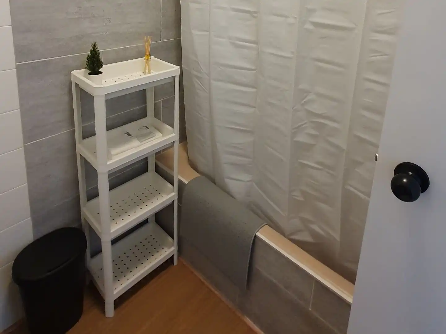 Flat for sale in Paseo Negrillos, 15, Zona Alta Bathroom of Flat for sale in Ponferrada with Heating, Parquet flooring and Storage room