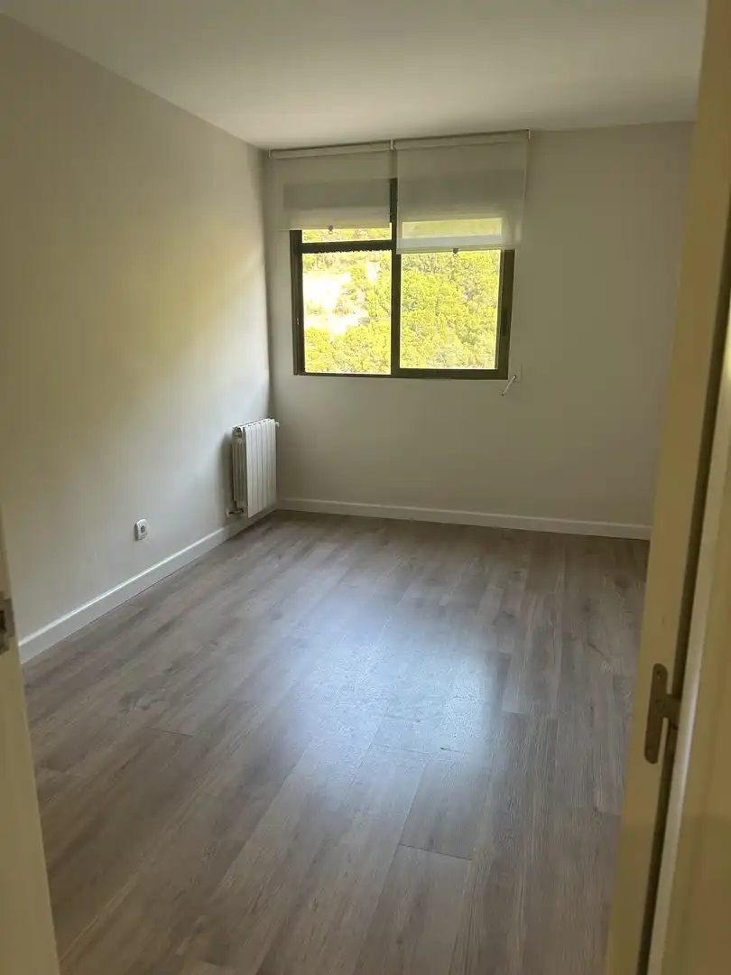 Piso de alquiler en Calle Madre Teresa de Calcuta, 4, Vistahermosa Habitación de Piso de alquiler en Alicante / Alacant con Aire acondicionado, Calefacción y Jardín privado