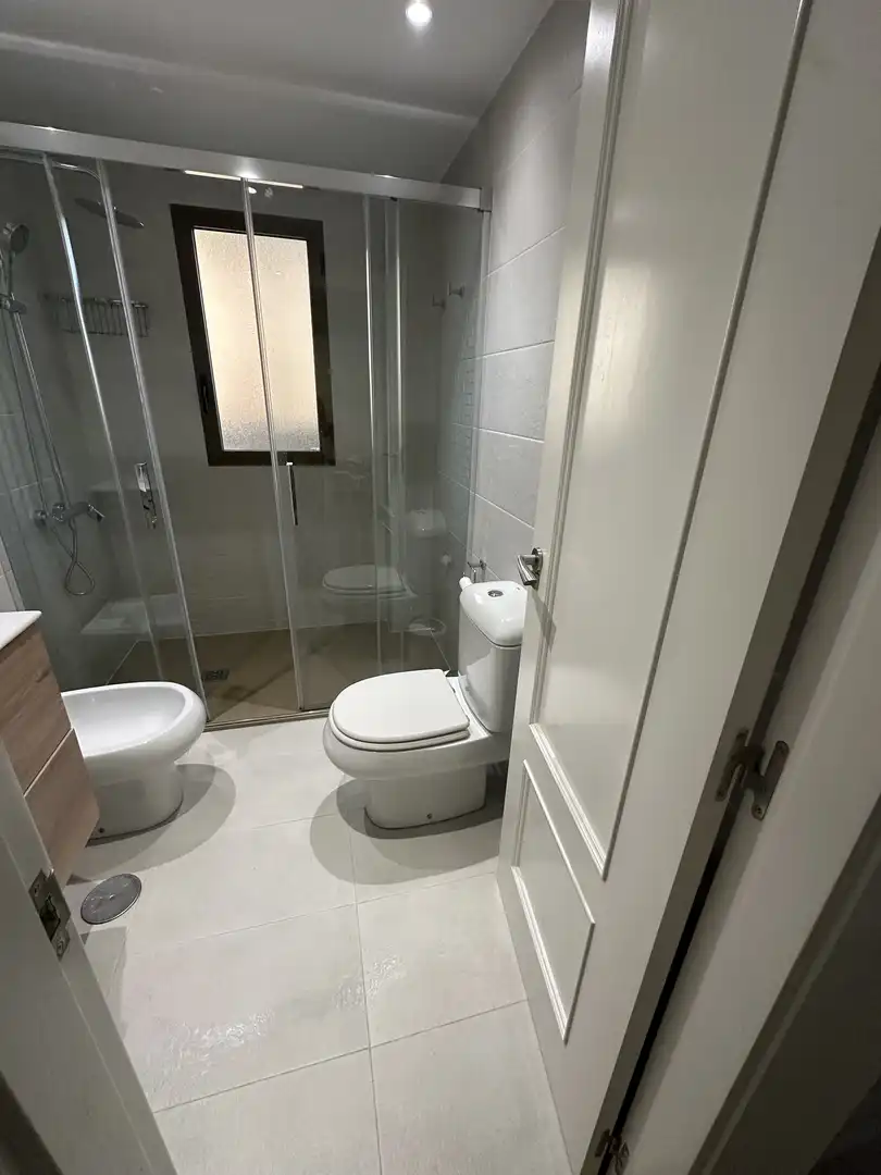 Piso de alquiler en Calle Madre Teresa de Calcuta, 4, Vistahermosa Baño de Piso de alquiler en Alicante / Alacant con Aire acondicionado, Calefacción y Jardín privado