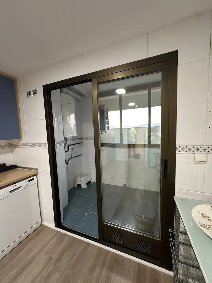 Piso de alquiler en Calle Madre Teresa de Calcuta, 4, Vistahermosa Baño de Piso de alquiler en Alicante / Alacant con Aire acondicionado, Calefacción y Jardín privado