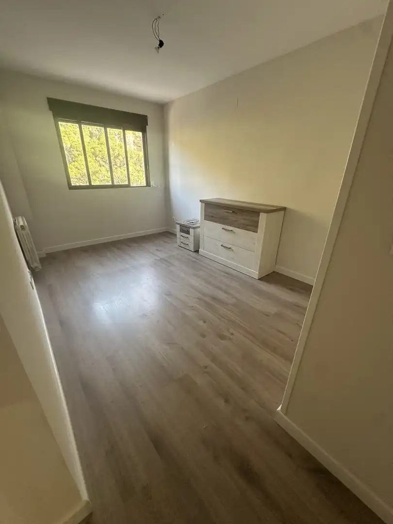 Piso de alquiler en Calle Madre Teresa de Calcuta, 4, Vistahermosa Habitación de Piso de alquiler en Alicante / Alacant con Aire acondicionado, Calefacción y Jardín privado
