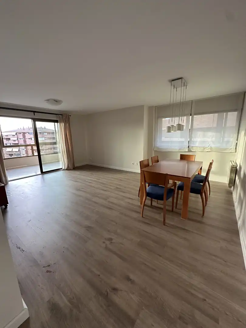 Piso de alquiler en Calle Madre Teresa de Calcuta, 4, Vistahermosa Comedor de Piso de alquiler en Alicante / Alacant con Aire acondicionado, Calefacción y Jardín privado