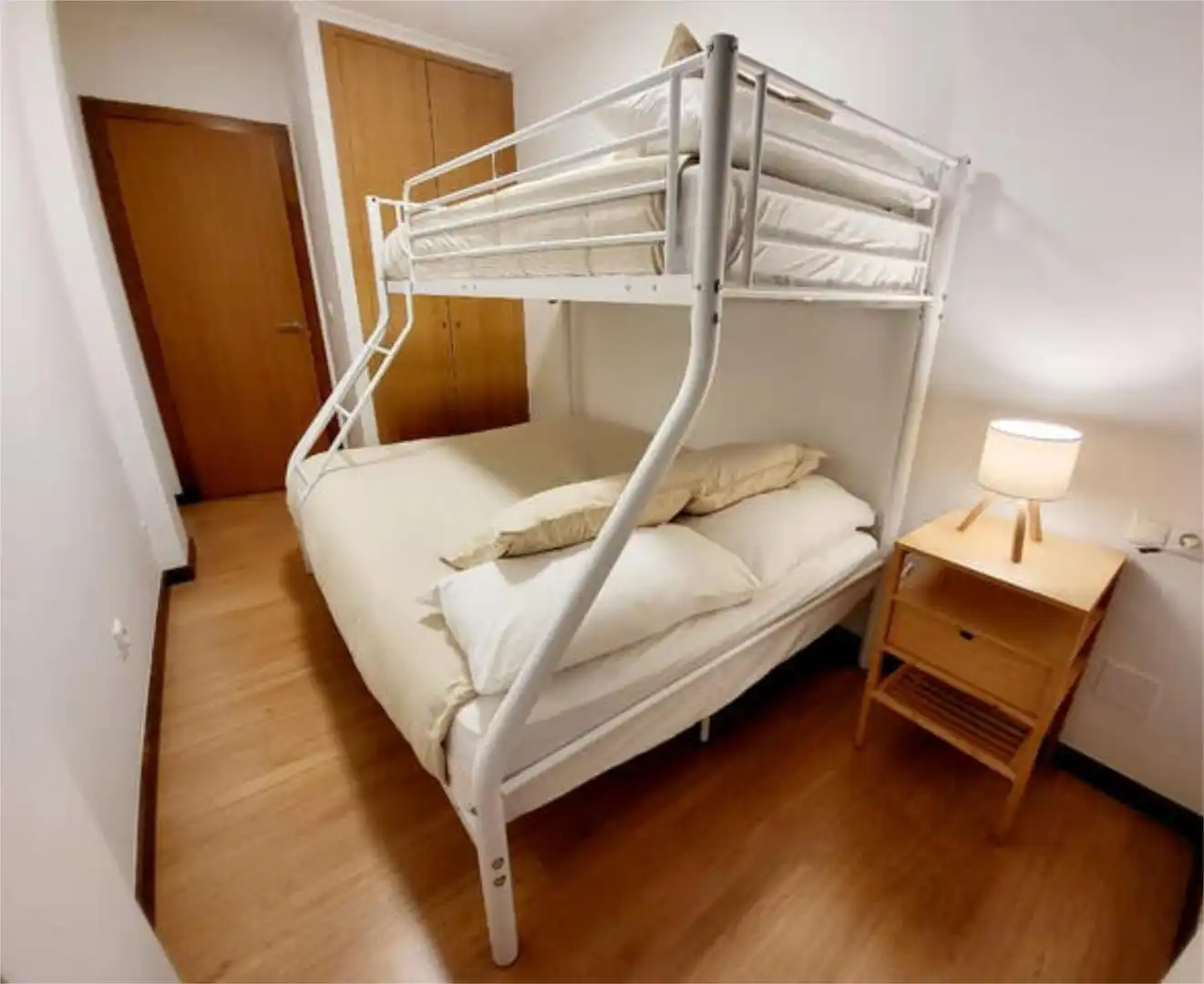 Wohnungen zur Miete in Cervo Schlafzimmer von Wohnungen zur Miete in Cervo mit Heizung, Abstellraum und Möbliert