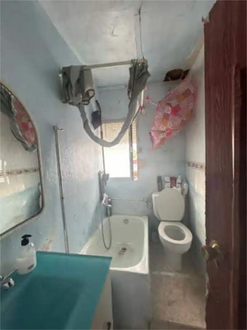 Apartament en venda a Pescadores - Saladillo Bany de Apartament en venda en Algeciras amb Terrassa i Moblat