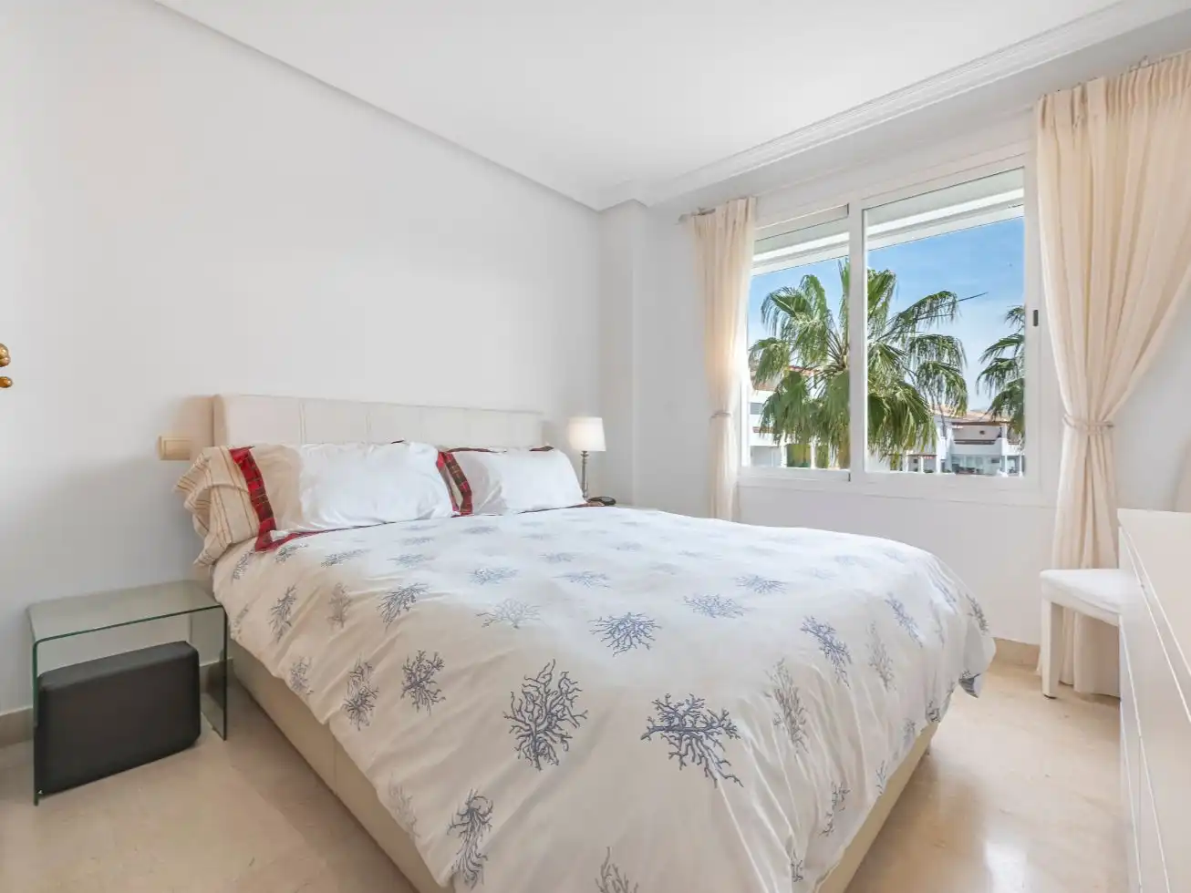Schlafzimmer von Wohnung zum Verkauf in Estepona mit Klimaanlage, Terrasse und Schwimmbad