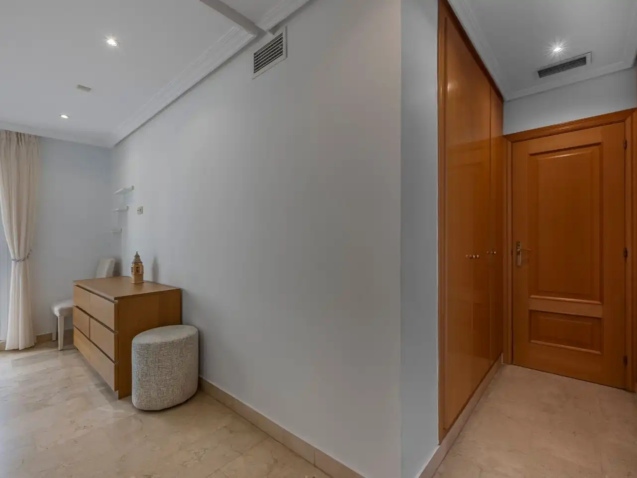 Wohnung zum Verkauf in Estepona mit Klimaanlage, Terrasse und Schwimmbad