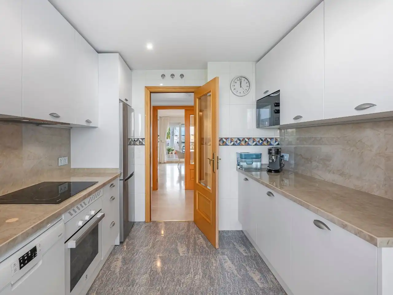Küche von Wohnung zum Verkauf in Estepona mit Klimaanlage, Terrasse und Schwimmbad