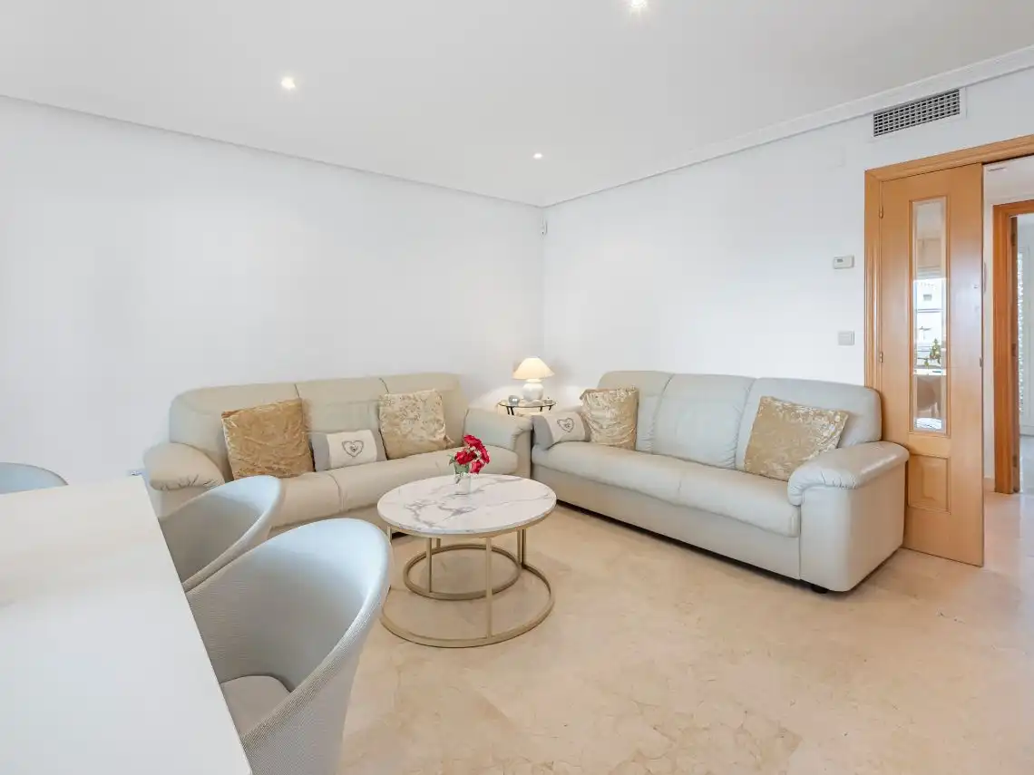 Wohnzimmer von Wohnung zum Verkauf in Estepona mit Klimaanlage, Terrasse und Schwimmbad