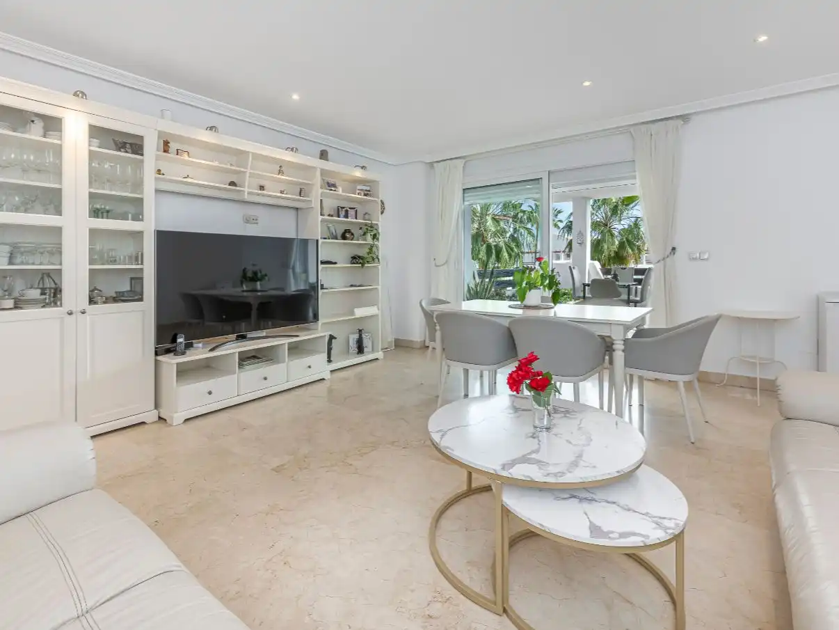 Wohnzimmer von Wohnung zum Verkauf in Estepona mit Klimaanlage, Terrasse und Schwimmbad