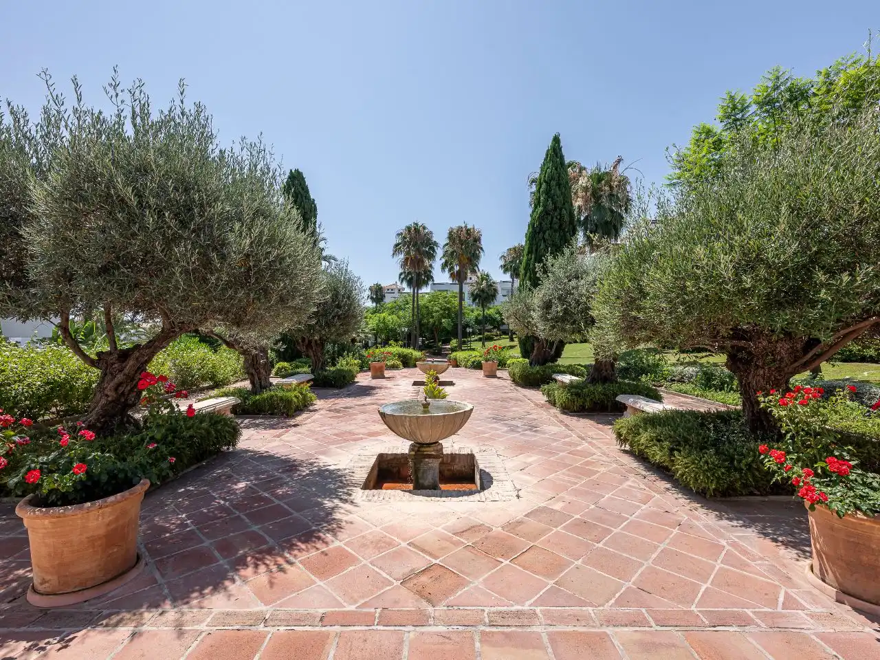 Garten von Wohnung zum Verkauf in Estepona mit Klimaanlage, Terrasse und Schwimmbad
