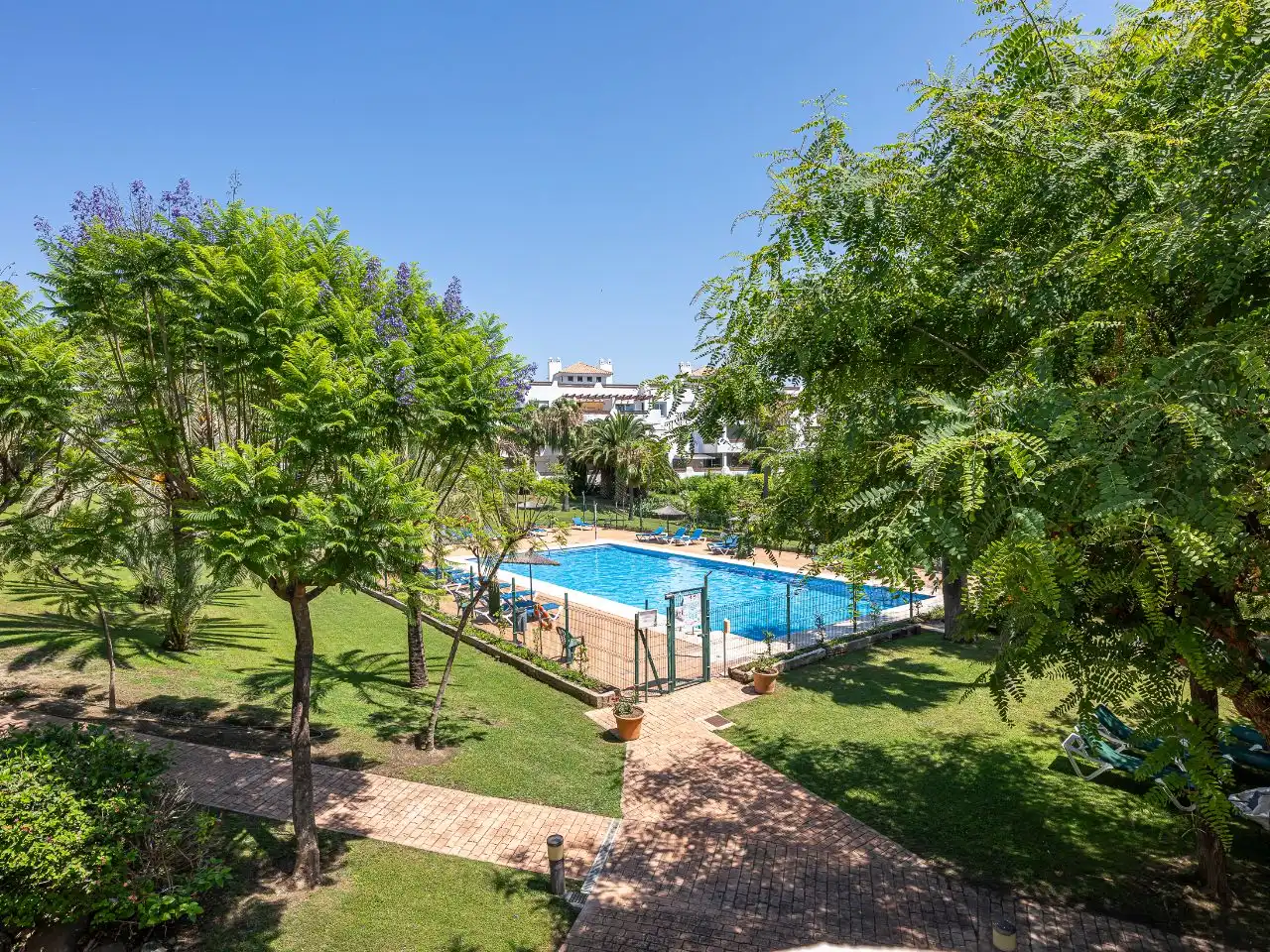 Garten von Wohnung zum Verkauf in Estepona mit Klimaanlage, Terrasse und Schwimmbad