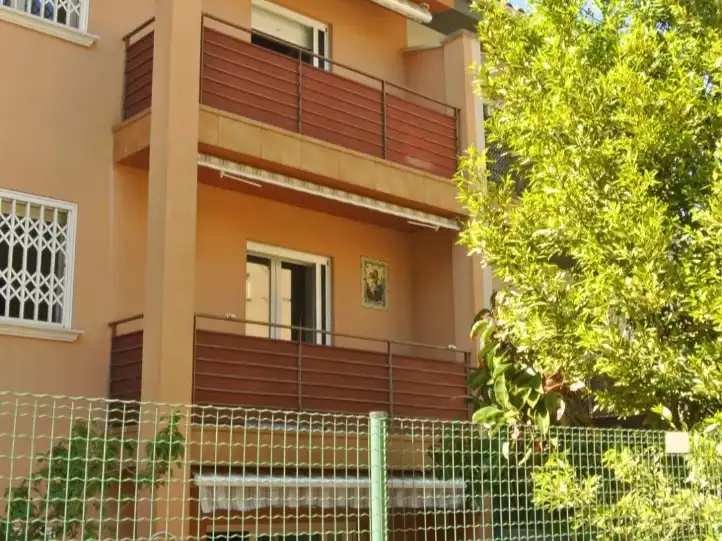 Außenansicht von Einfamilien-Reihenhaus zum Verkauf in Girona Capital mit Terrasse und Balkon