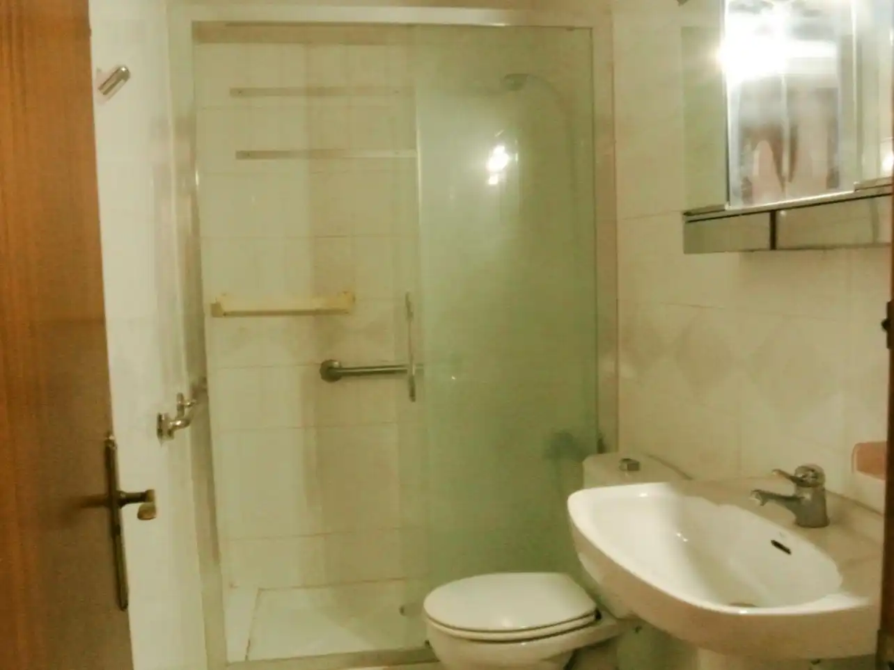 Badezimmer von Einfamilien-Reihenhaus zum Verkauf in Girona Capital mit Terrasse und Balkon