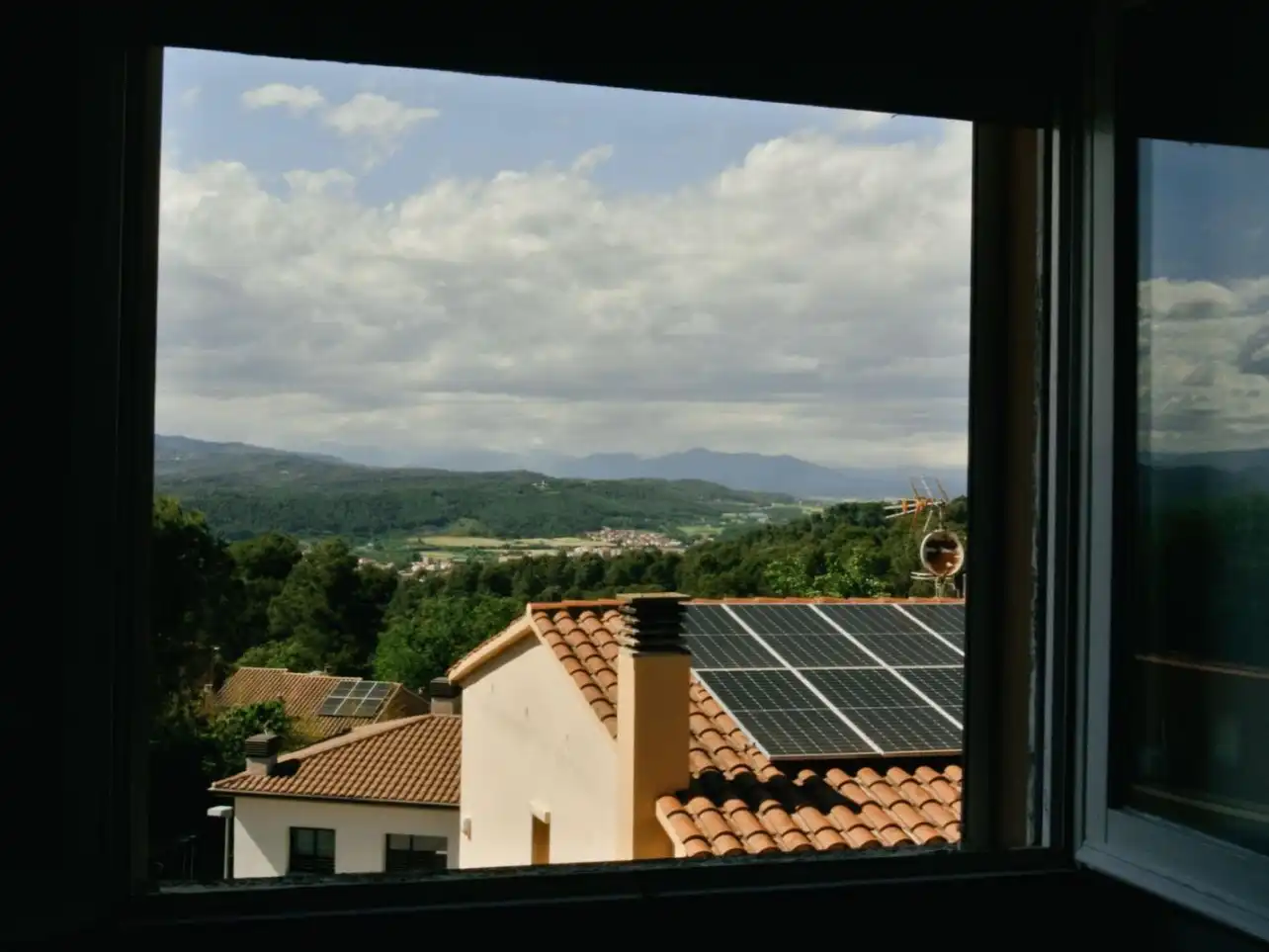 Außenansicht von Einfamilien-Reihenhaus zum Verkauf in Girona Capital mit Terrasse und Balkon