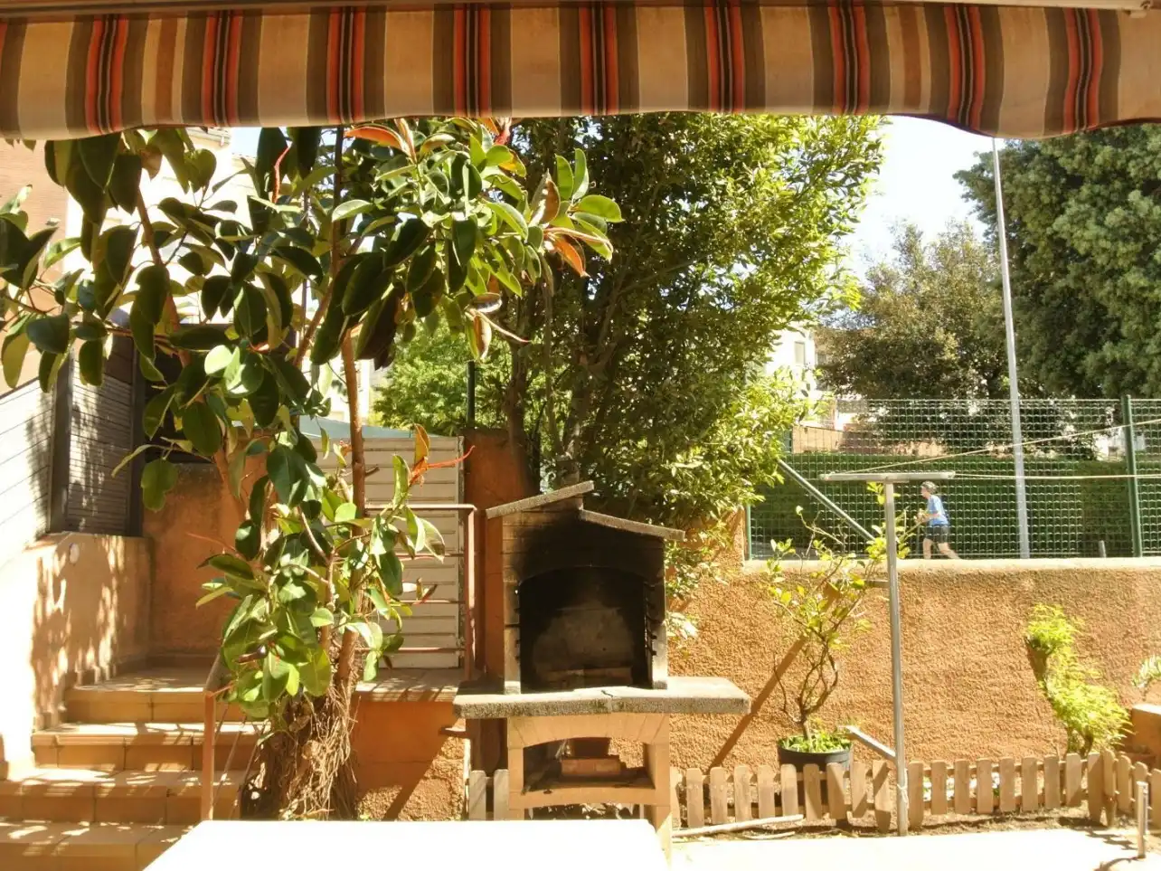 Garten von Einfamilien-Reihenhaus zum Verkauf in Girona Capital mit Terrasse und Balkon