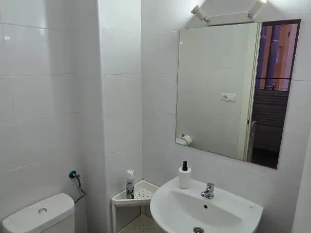 Baño de Piso para compartir en Elche / Elx con Amueblado y Balcón
