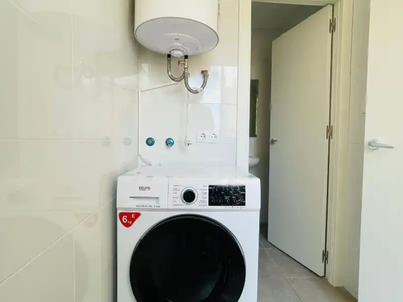 Baño de Piso para compartir en Elche / Elx con Amueblado y Balcón