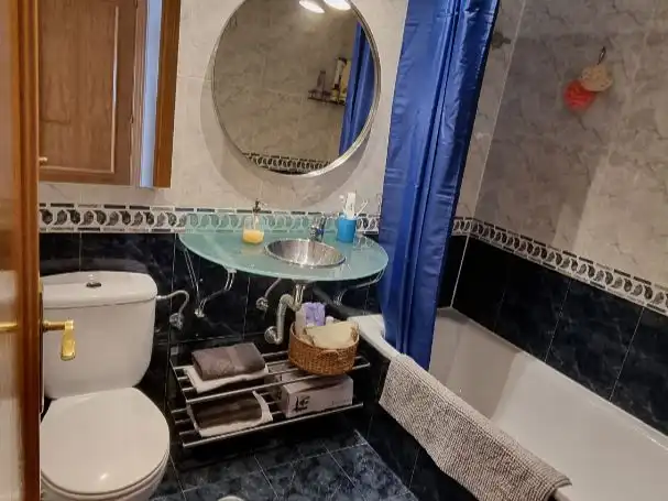 Piso de alquiler en Calle del Aligustre, 24, Valdeacederas Baño de Piso de alquiler en Madrid con Aire acondicionado, Calefacción y Terraza