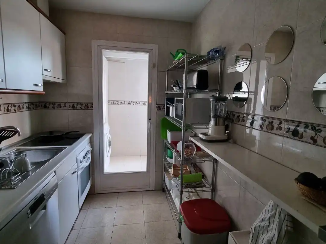 Piso de alquiler en Calle del Aligustre, 24, Valdeacederas Cocina de Piso de alquiler en Madrid con Aire acondicionado, Calefacción y Terraza