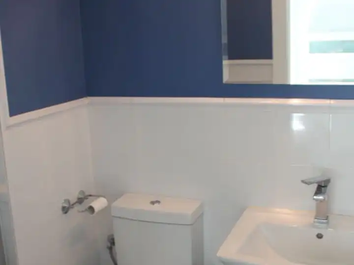 Badezimmer von Dachboden zur Miete in Madrid mit Klimaanlage, Heizung und Parkett