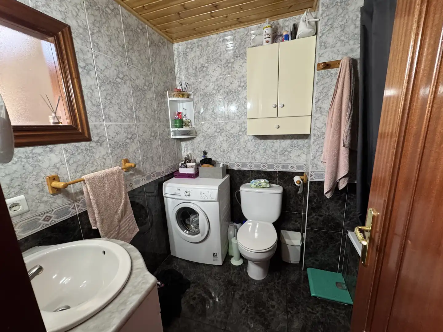 Flat for sale in Avenida Vilaboa, 76, Portádego - Vilaboa Norte Bathroom of Flat for sale in Culleredo with Parquet flooring, Storage room and Furnished