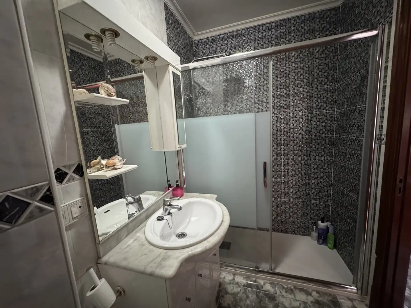Flat for sale in Avenida Vilaboa, 76, Portádego - Vilaboa Norte Bathroom of Flat for sale in Culleredo with Parquet flooring, Storage room and Furnished