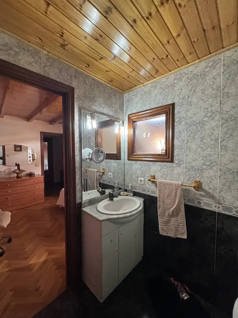 Flat for sale in Avenida Vilaboa, 76, Portádego - Vilaboa Norte Bathroom of Flat for sale in Culleredo with Parquet flooring, Storage room and Furnished