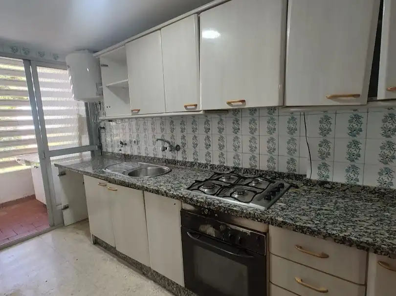Piso en venta en Avenida de los Almogávares, 1, Ollerías - San Cayetano Cocina de Piso en venta en Córdoba con Jardín privado, Terraza y Balcón