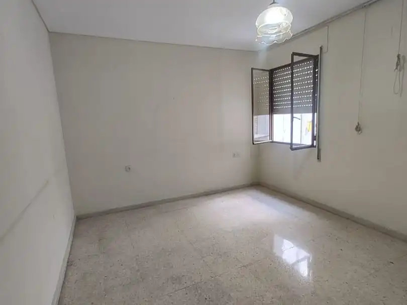 Piso en venta en Avenida de los Almogávares, 1, Ollerías - San Cayetano Habitación de Piso en venta en Córdoba con Jardín privado, Terraza y Balcón