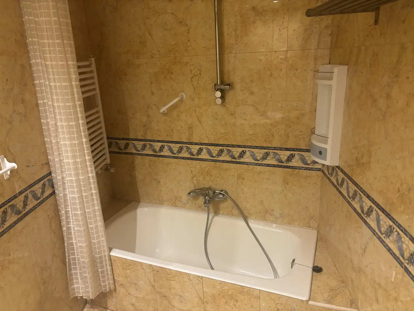 Piso de alquiler en Calle de Embajadores, 169, Delicias Baño de Piso de alquiler en Madrid con Aire acondicionado, Calefacción y Parquet