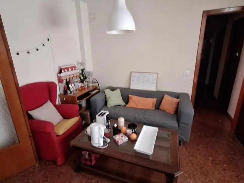 Habitació a Urbanización Sector Triángulo, 9, Centro Sala d'estar de Pis per a compartir en Montequinto amb Aire condicionat, Moblat i Aparcament comunitari