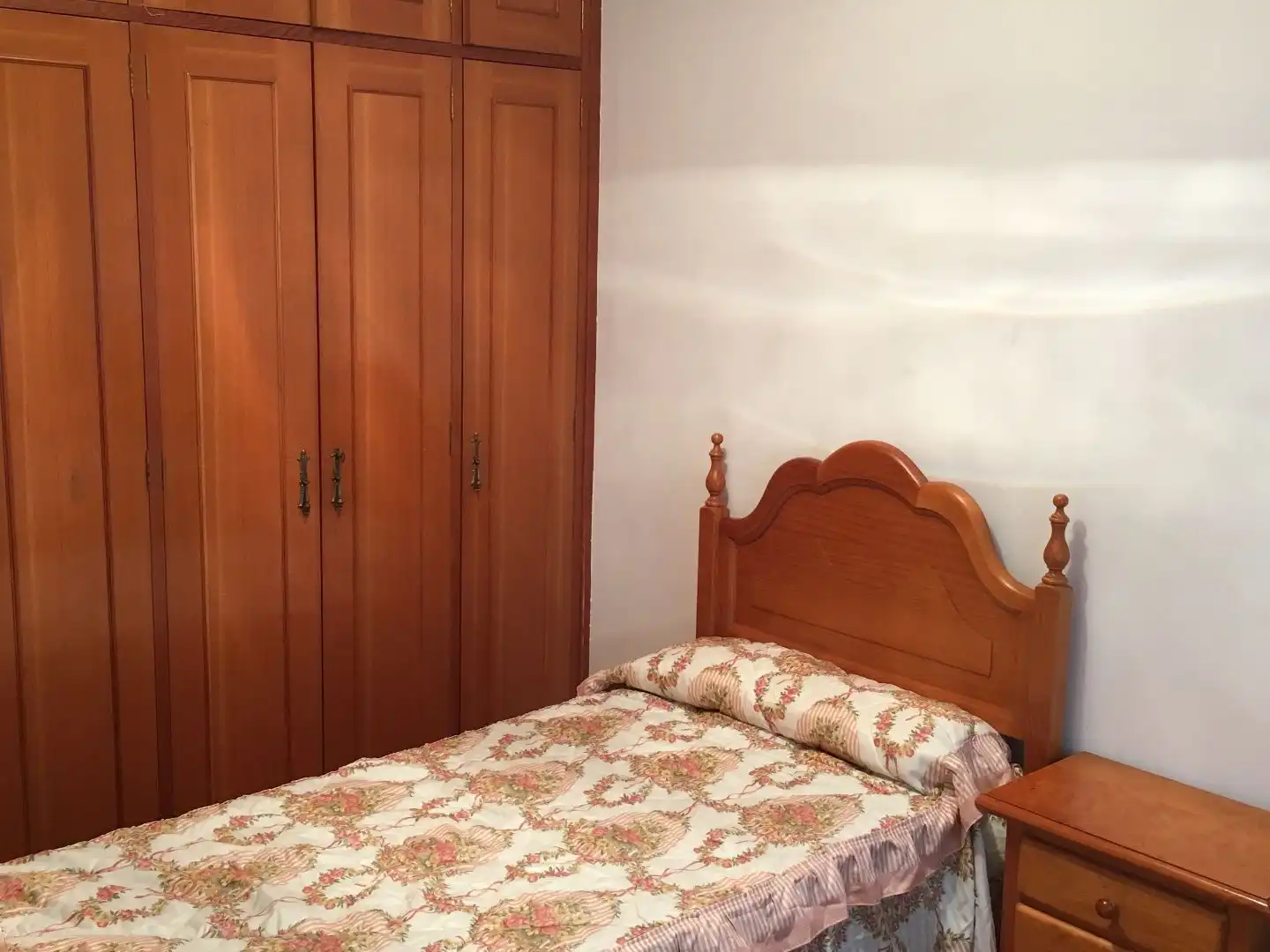 Dormitori de Pis de lloguer en Santiago de Compostela  amb Calefacció, Parquet i Moblat