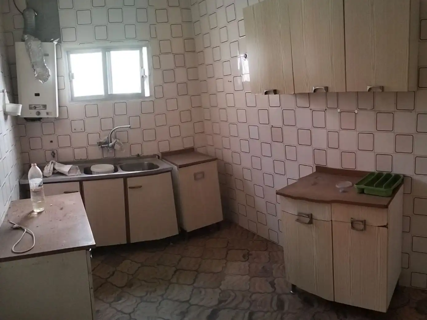 Casa adosada en venda a Calle Postas, 84, Los Palacios y Villafranca Cuina de Casa adosada en venda en Los Palacios y Villafranca amb Jardí privat, Terrassa i Moblat