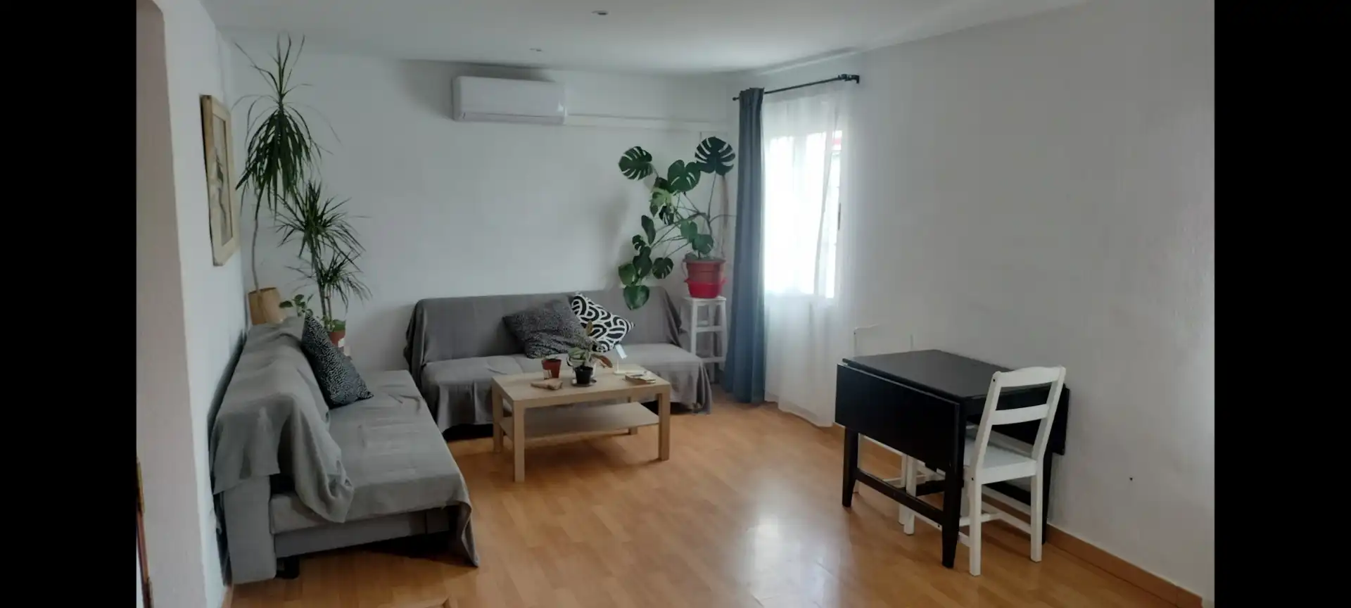 Living room of Flat for share in Sevilla  with Air Conditioner, Heating and Private garden