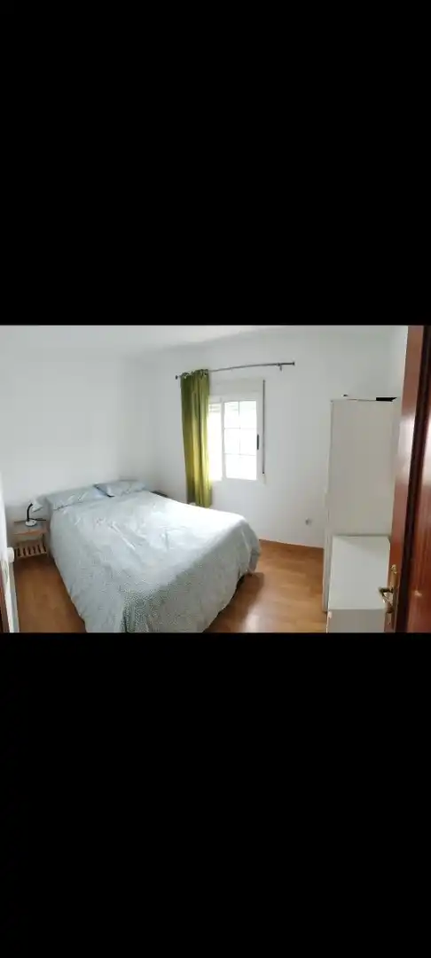 Bedroom of Flat for share in Sevilla  with Air Conditioner, Heating and Private garden
