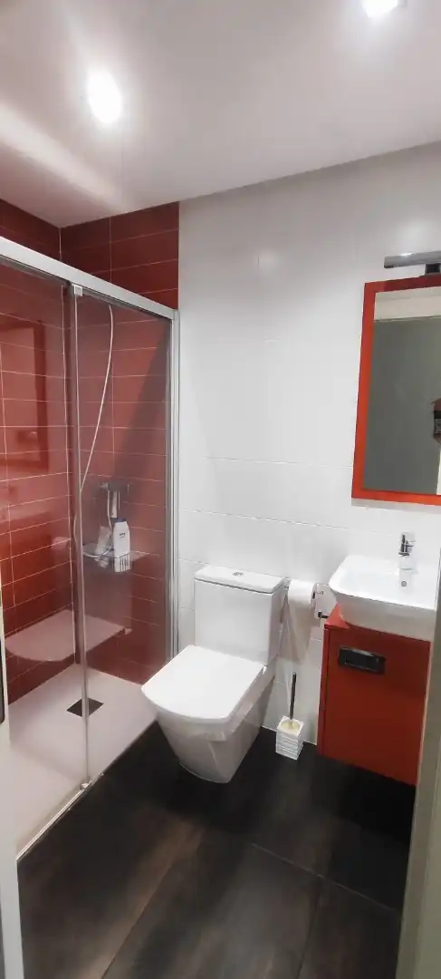 Casa o xalet en venda a Calle Alonso Delas, 59, Hospital de Órbigo Bany de Casa o xalet en venda en Hospital de Órbigo amb Calefacció i Jardí privat