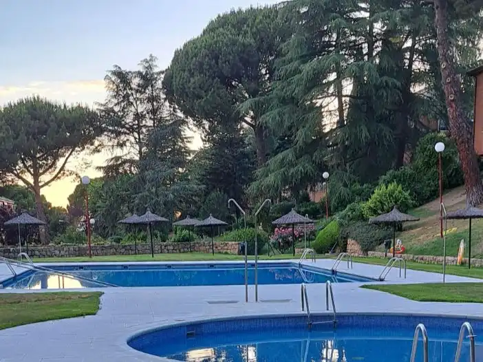 Flat for rent in Calle Puerto de Canencia, 2, Zona Norte Swimming pool of Flat for rent in Majadahonda with Air Conditioner, Heating and Parquet flooring