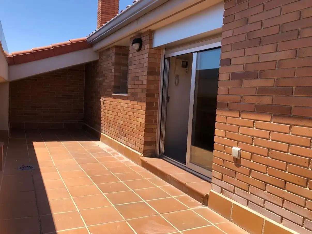 Terrasse von Dachboden zur Miete in Castelldefels mit Klimaanlage, Terrasse und Balkon