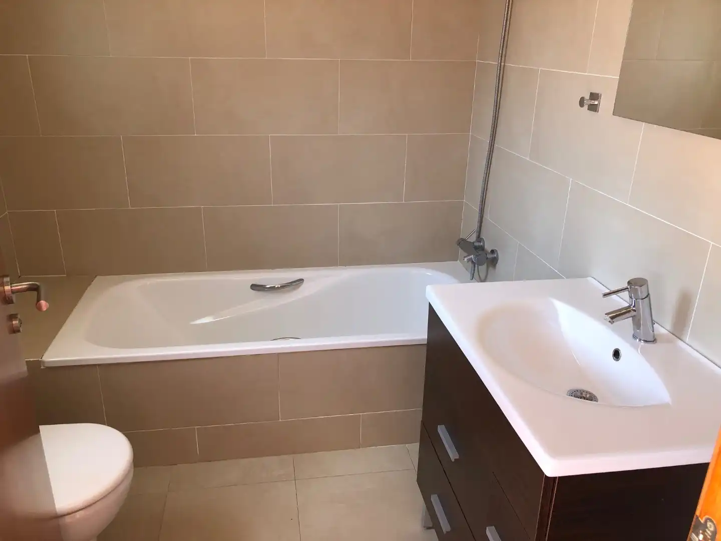 Badezimmer von Dachboden zur Miete in Castelldefels mit Klimaanlage, Terrasse und Balkon