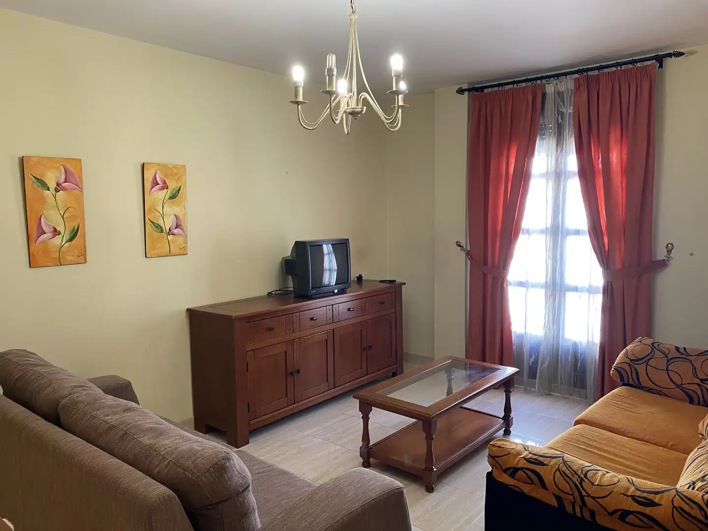 Pis de lloguer a Calle Santa Marta Baja, 23, El Carmen - La Barrera Sala d'estar de Pis de lloguer en Lucena amb Aire condicionat, Calefacció i Traster