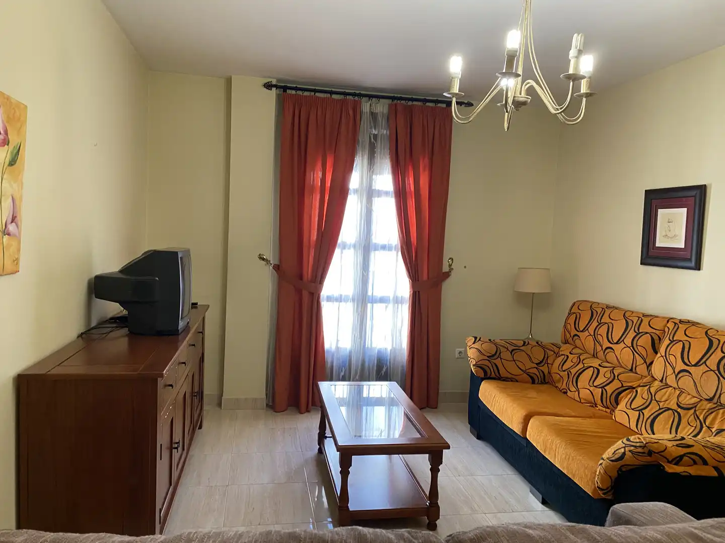 Pis de lloguer a Calle Santa Marta Baja, 23, El Carmen - La Barrera Sala d'estar de Pis de lloguer en Lucena amb Aire condicionat, Calefacció i Traster