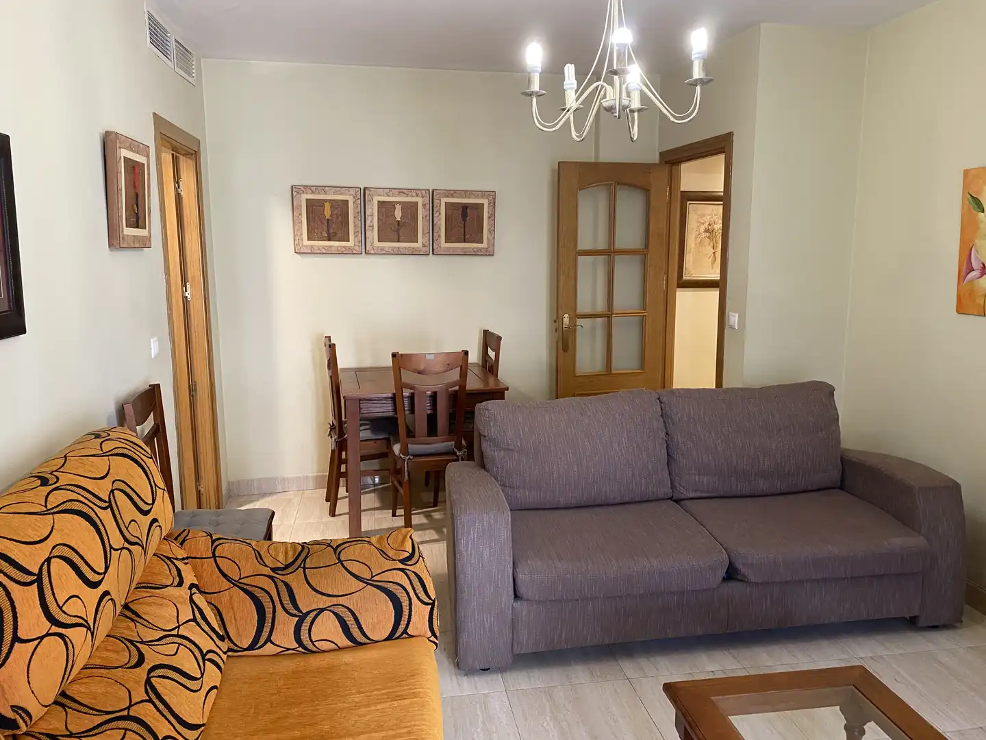 Pis de lloguer a Calle Santa Marta Baja, 23, El Carmen - La Barrera Sala d'estar de Pis de lloguer en Lucena amb Aire condicionat, Calefacció i Traster