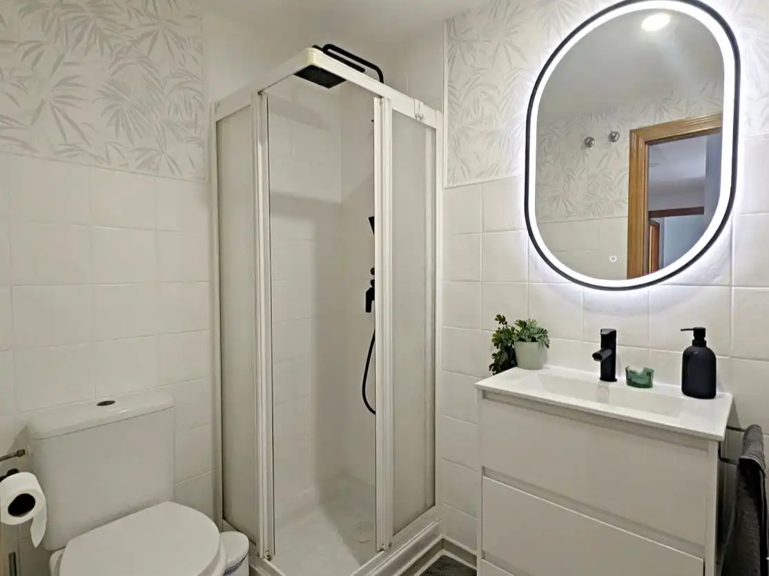 Bathroom of Flat for sale in Málaga Capital  with Air Conditioner, Terrace and Swimming Pool