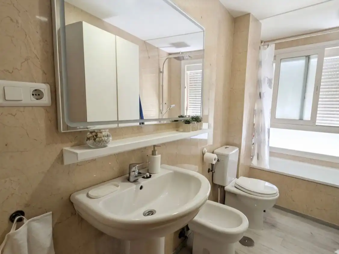 Bathroom of Flat for sale in Málaga Capital  with Air Conditioner, Terrace and Swimming Pool