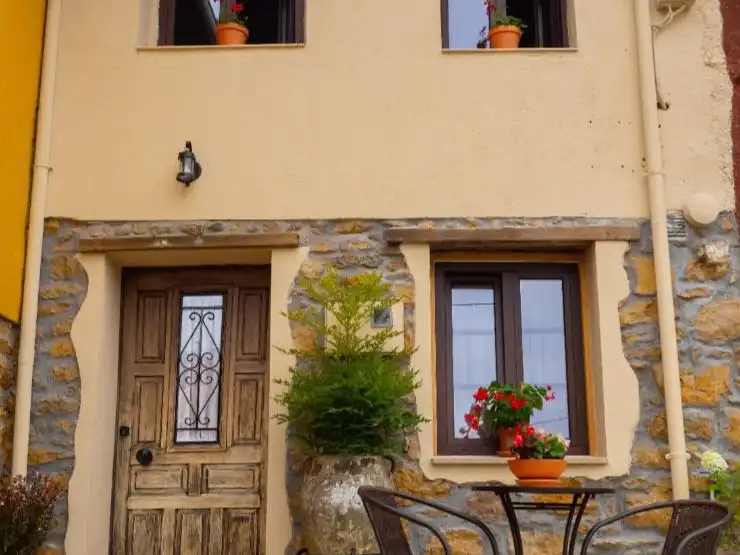 Einfamilien-Reihenhaus zum Verkauf in Lugar Lozana, 24, Piloña Außenansicht von Einfamilien-Reihenhaus zum Verkauf in Piloña mit Terrasse