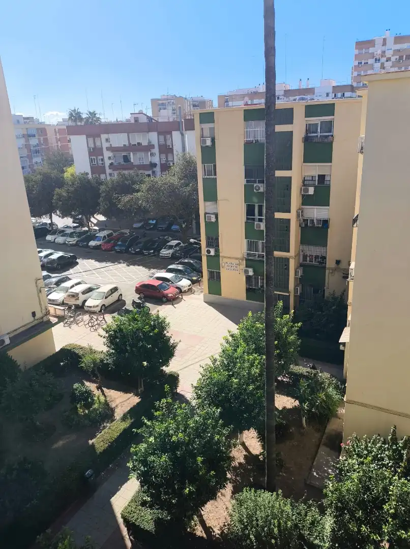 Pis en venda a Plaza Rosa de Pasión, 5, El Torrejón - El Cerezo Aparcament de Pis en venda en Sevilla amb Aire condicionat, Forn i Rentadora