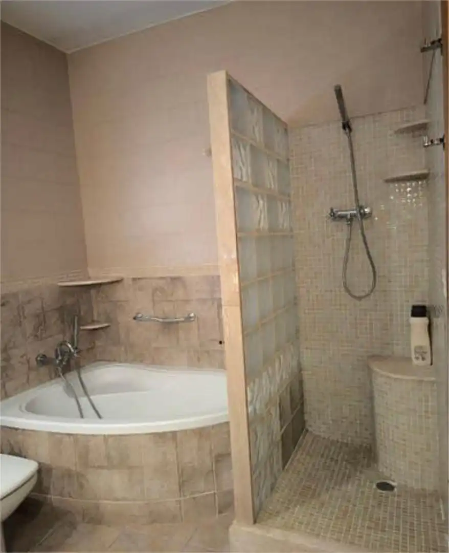 Badezimmer von Wohnung zur untervermieten in Canovelles