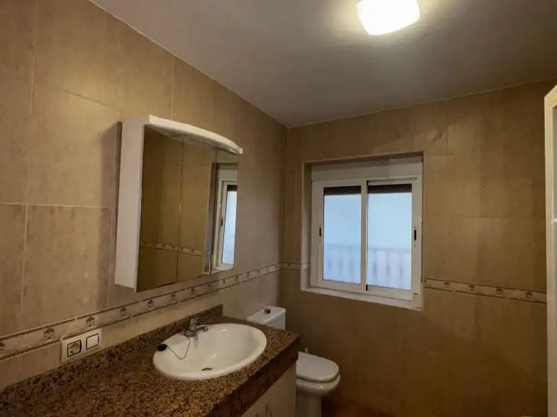 Baño de Casa adosada en venta en Somontín con Parquet, Terraza y Trastero