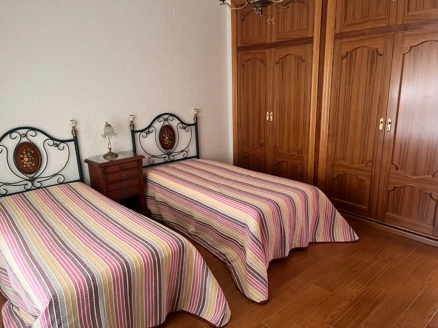 Habitación de Piso de alquiler en  Albacete Capital con Aire acondicionado y Balcón