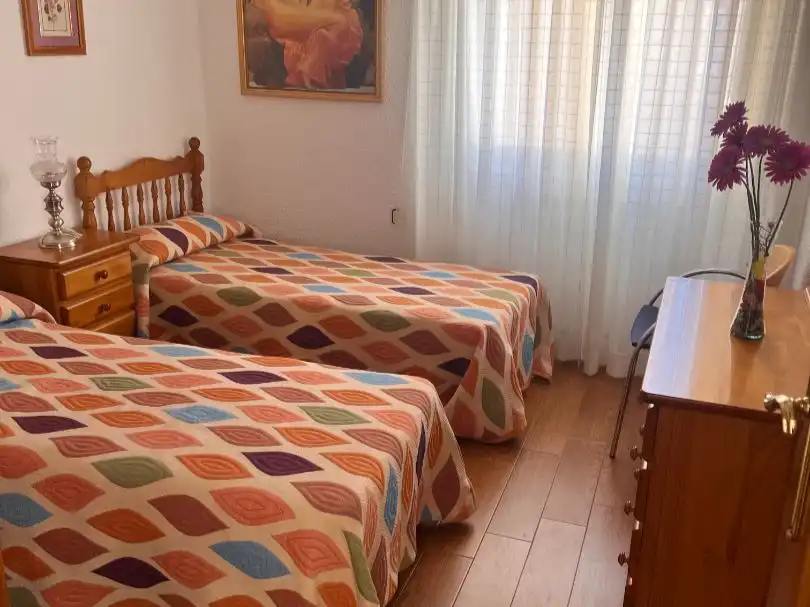 Habitación de Piso de alquiler en  Albacete Capital con Aire acondicionado y Balcón